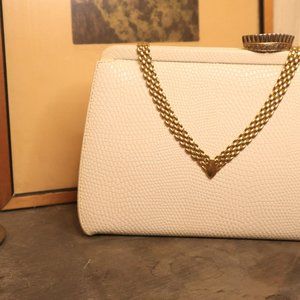 Smooth Gold V Shaped Chain